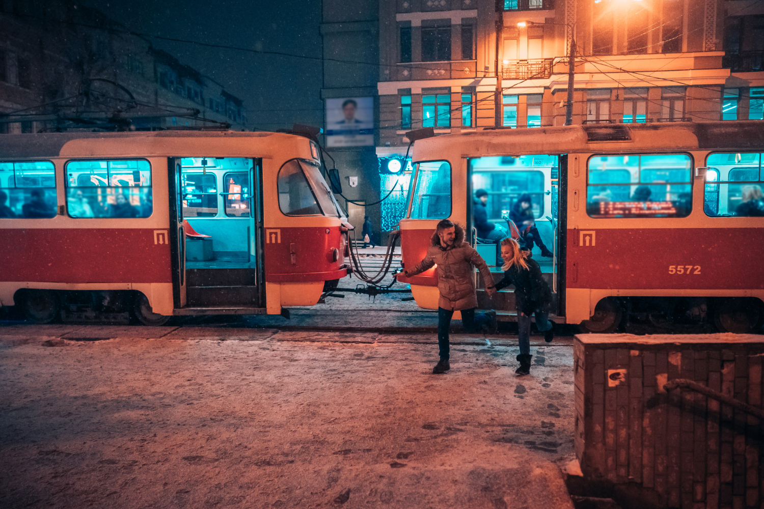 Kobieta niemal została potrącona przez tramwaj