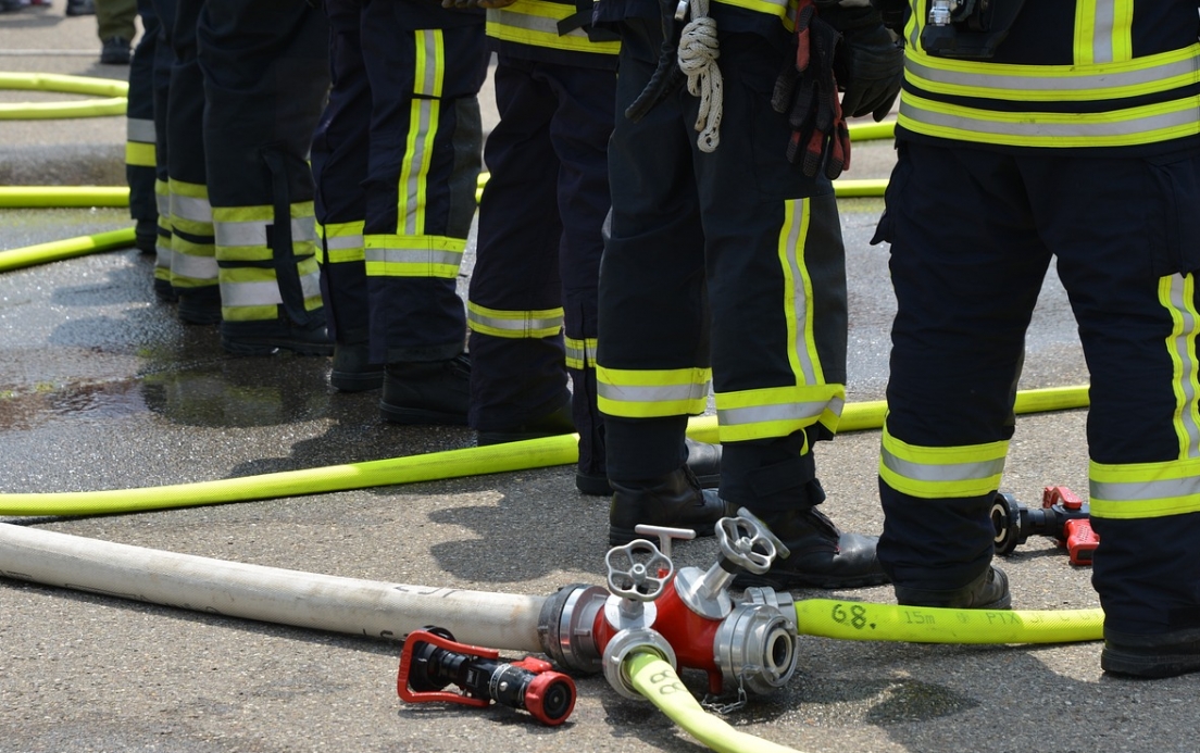 Heroiczna interwencja policji podczas pożaru samochodu w Chorzowie
