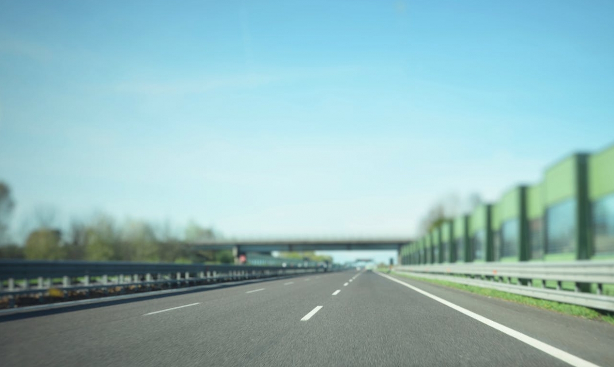 Spotkanie dwóch samochodów na ulicy Gałeczki w Chorzowie – BMW i Opel zaangażowane w kolizję!