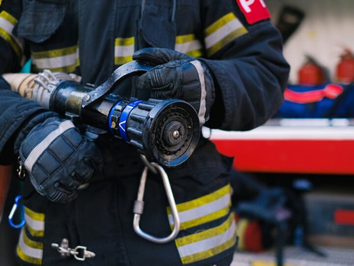 Pożar w opuszczonym budynku na ulicy 3 Maja zmusił do ewakuacji jednej osoby