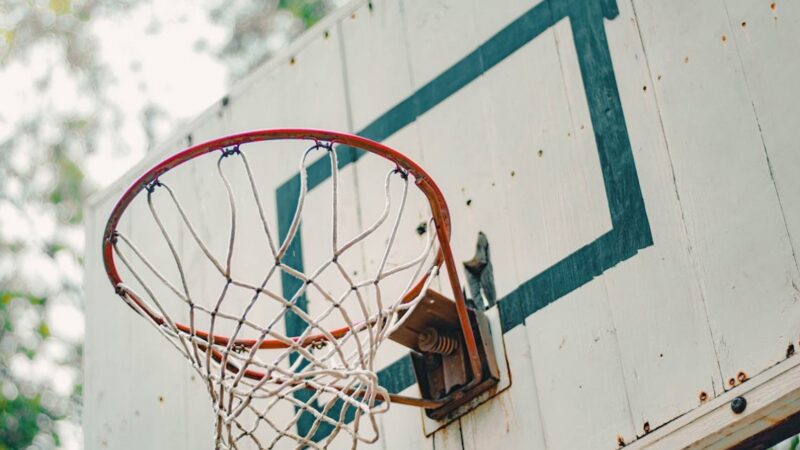 Celebrowanie Dnia Kobiet na parkiecie koszykówki! Sportowe świętowanie dla panów i pań