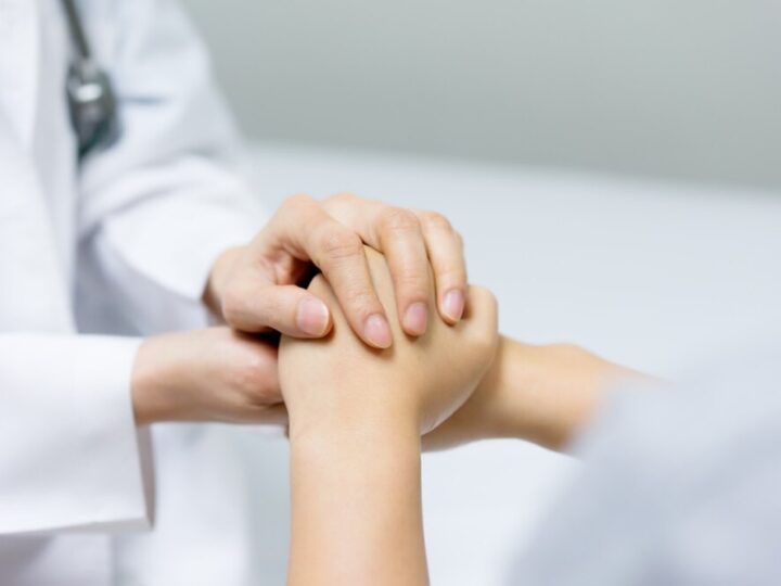 Labradory w chorzowskim szpitalu: jak psy terapeutyczne wspierają leczenie pacjentów