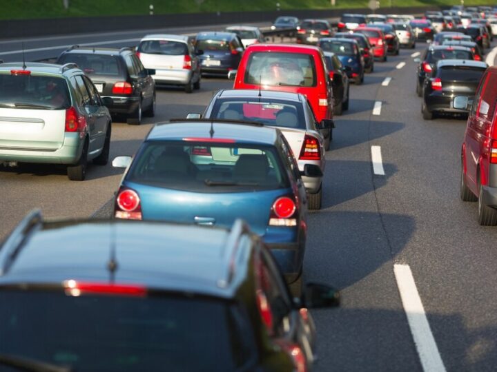 A1 zablokowana w Wierzchowisku: najnowsze informacje i objazdy dla kierowców