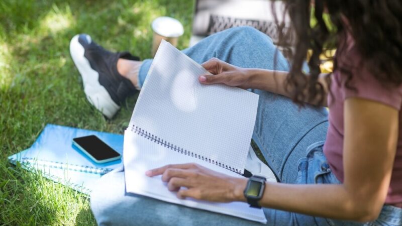 Biblioteka pod Chmurką wraca – odkryj radość czytania z całą rodziną!