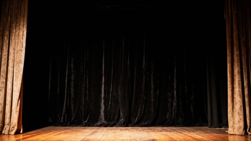 Mitologia ożywa w tańcu: spektakl „Orszak” Tendi Suivant w Chorzowie