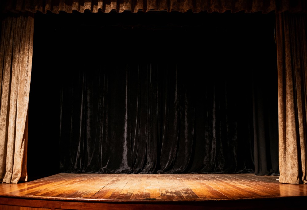 Mitologia ożywa w tańcu: spektakl „Orszak” Tendi Suivant w Chorzowie