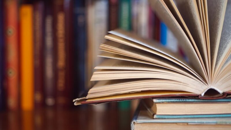 Kryminał i fantastyka w jednym: Spotkanie z Jakubem Ćwiekiem już 5 listopada!