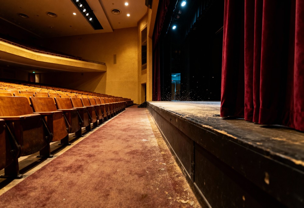 Teatr w Chorzowie: Niezapomniane wrażenia z „Pół na pół”