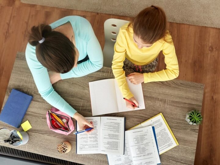 Wakacyjna opieka w przedszkolach: Jak zorganizować dyżur dla dzieci w Chorzowie?