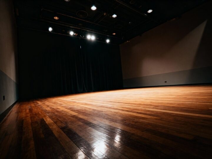 Złota jesień z teatrem: wygraj bilety na spektakl!