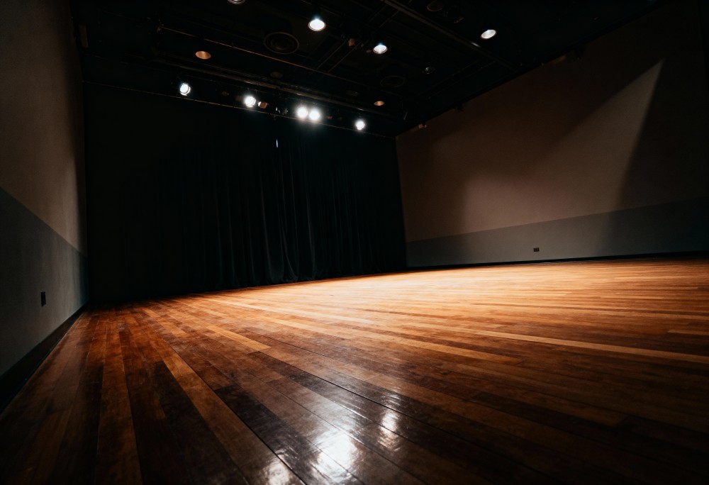 Złota jesień z teatrem: wygraj bilety na spektakl!