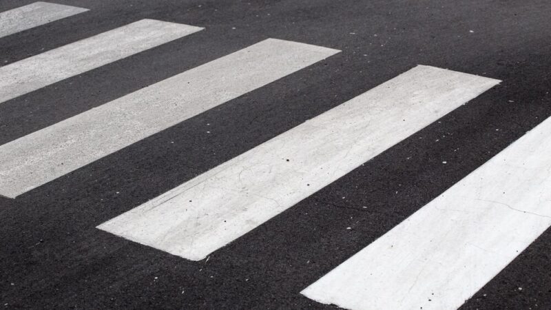 Niebezpieczne przejścia w Chorzowie: Policja wzywa do ostrożności na drogach