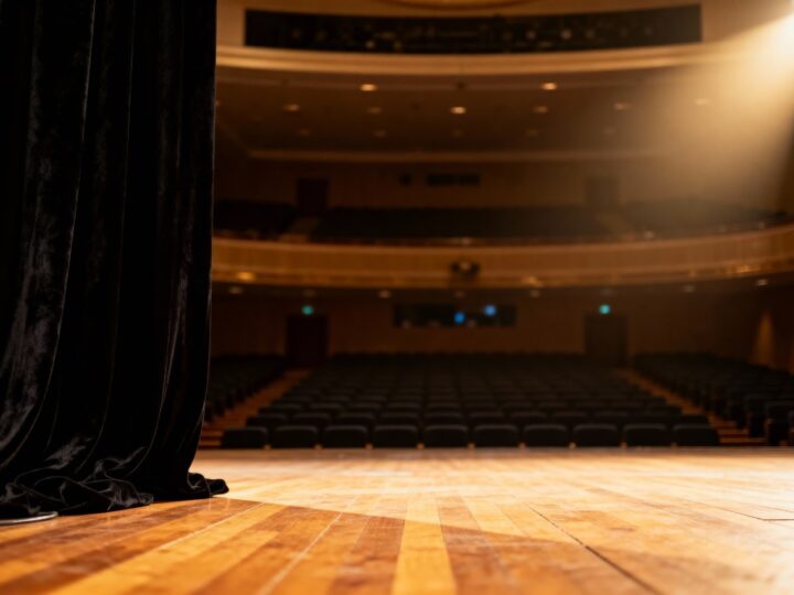 Przyjdź na wieczór pełen śmiechu w teatrze!