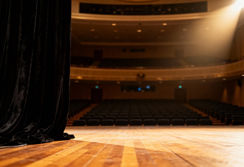 Przyjdź na wieczór pełen śmiechu w teatrze!