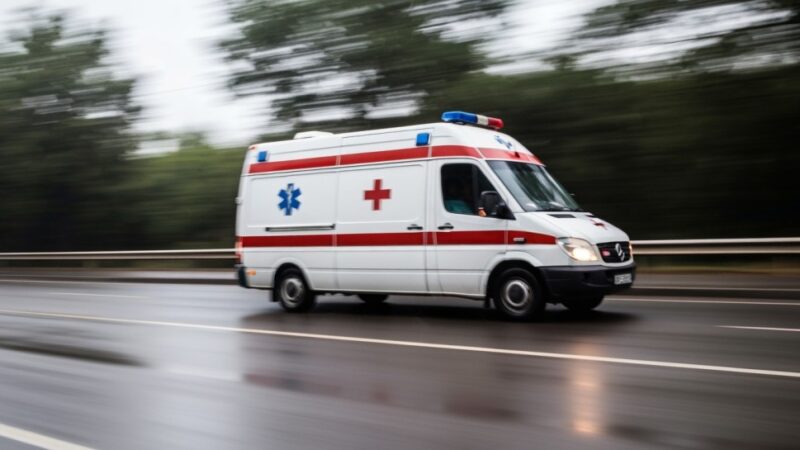 Symulacja kryzysowa w piekarskiej szkole: skuteczna interwencja służb ratunkowych