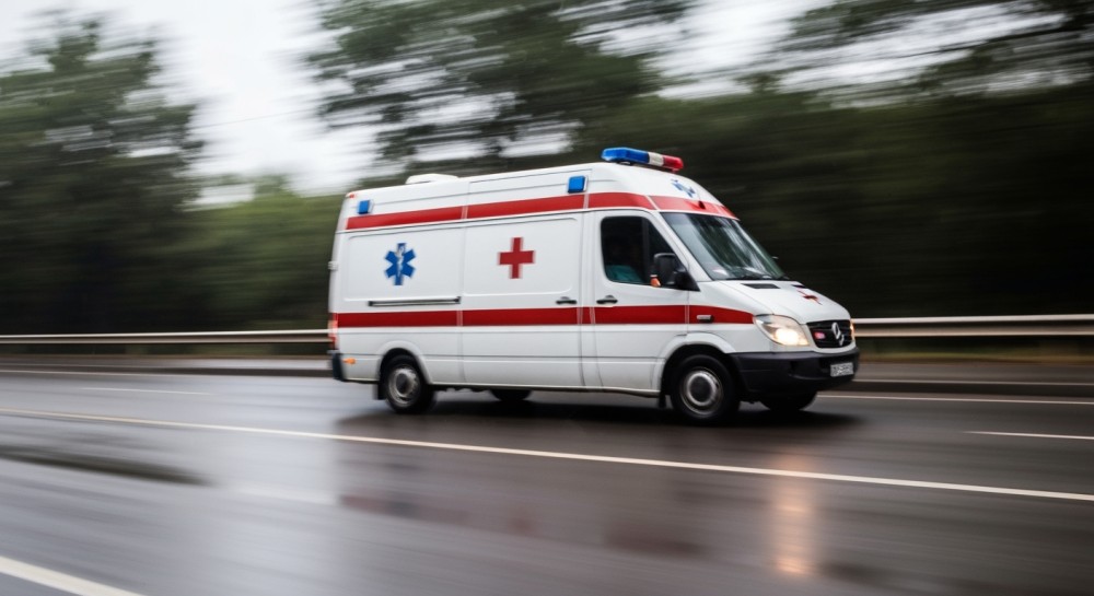 Symulacja kryzysowa w piekarskiej szkole: skuteczna interwencja służb ratunkowych