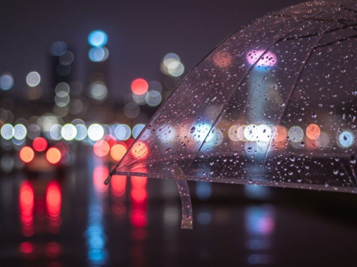 Gęste mgły i niebezpieczne warunki na drogach – nowe ostrzeżenia!