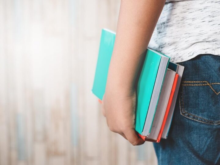 Ceglana elewacja szkoły w Rozbarku odmieniona dzięki 2 mln zł z rządowego wsparcia