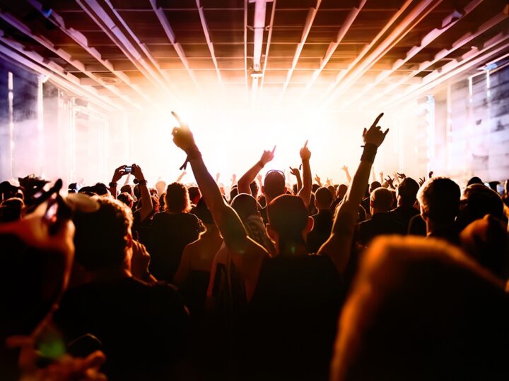 Emocjonalna muzyka w minimalistycznym wydaniu: Magda Krzywda i Sławek Witkowski na scenie