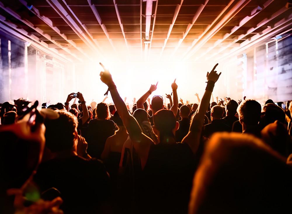 Emocjonalna muzyka w minimalistycznym wydaniu: Magda Krzywda i Sławek Witkowski na scenie