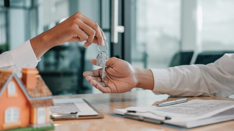 Świadczenia mieszkaniowe dla funkcjonariuszy: ruszyły wypłaty wsparcia finansowego