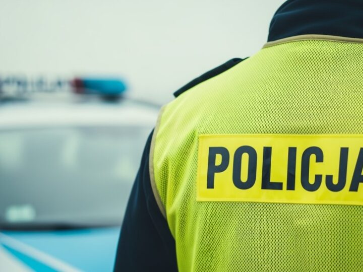 Zimowe wyjazdy: bezpieczeństwo zaczyna się od odśnieżania pojazdów