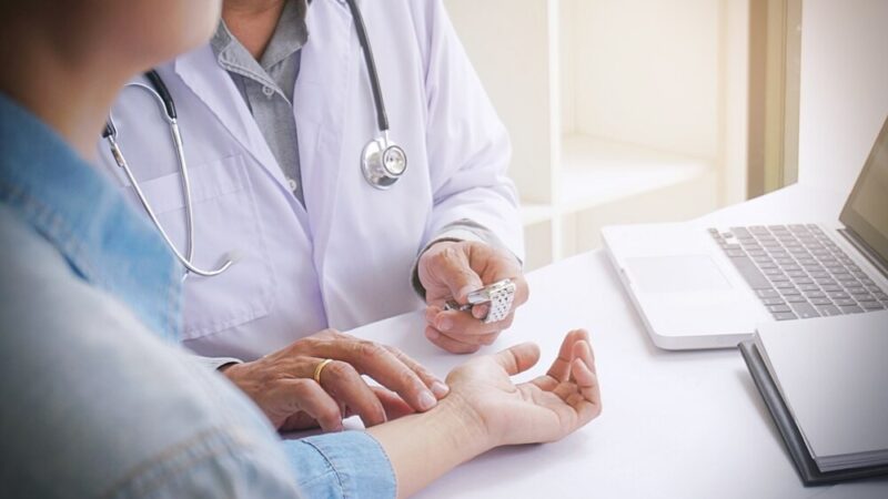 Węgiel pod ostrzałem krytyki: prawda o zdrowiu psa służbowego z KMP Rybnik