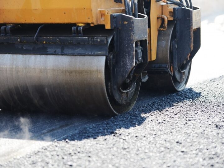 Katowice inwestują w bezpieczeństwo: nowe chodniki i parkingi w mieście!