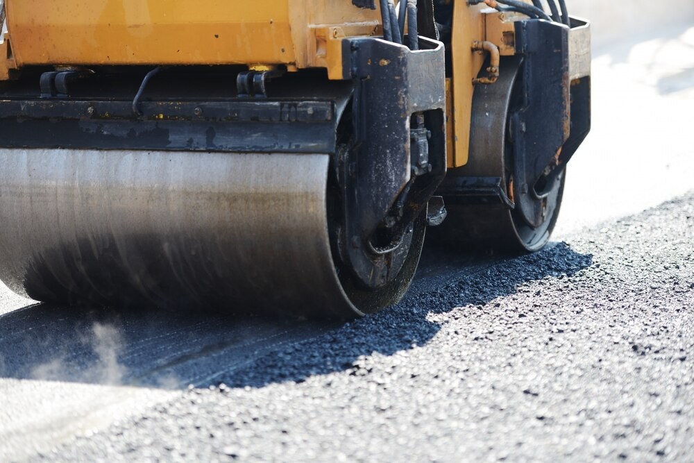 Katowice inwestują w bezpieczeństwo: nowe chodniki i parkingi w mieście!
