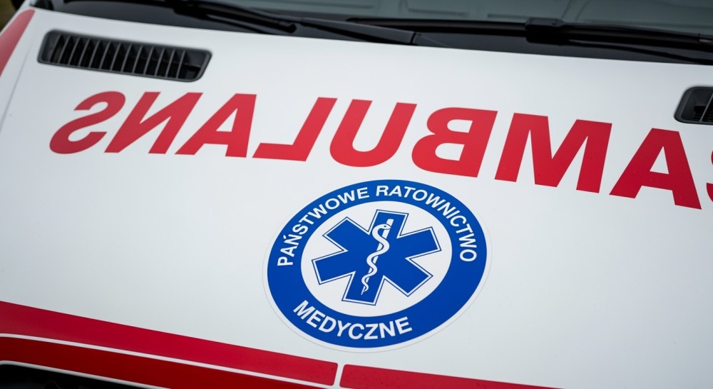 Policjanci w akcji: uratowali mężczyznę i ewakuowali 21 mieszkańców z płonącego budynku