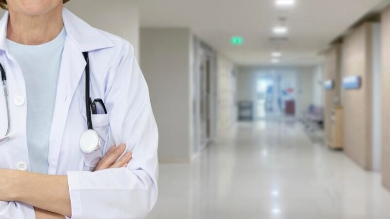 Policjanci w Domu Pomocy Społecznej: Edukacja dla bezpieczeństwa mieszkańców