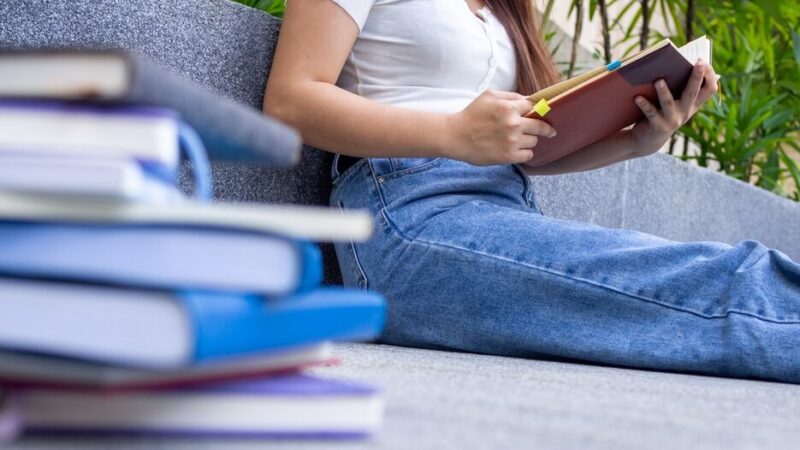 Uczniowie odkrywają historię dr. Ignacego Nowaka w chorzowskiej bibliotece