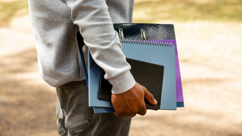 Uczniowie SPS nr 11 poznają świat policji podczas wizyty w Rudzie Śląskiej