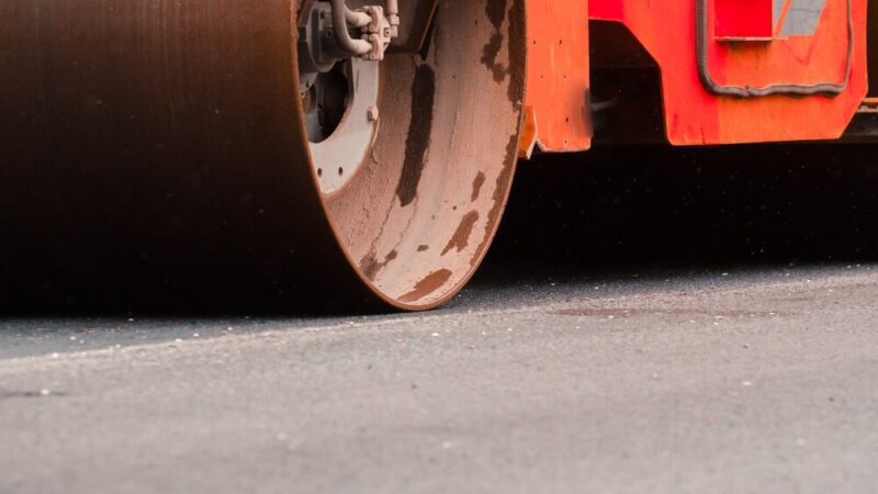 Jakie prace są niezbędne do częściowego otwarcia estakady?