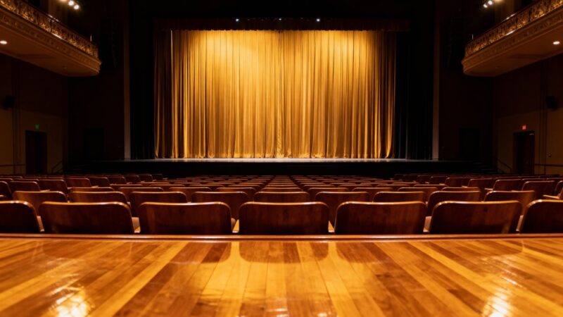 Kłamstwo z klasą – komedia, która zaskoczy i rozbawi w Chorzowie!