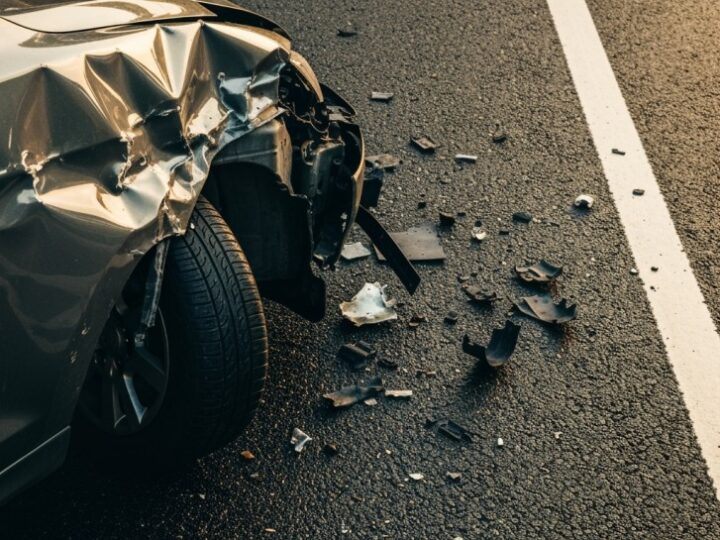 Młody kierowca dachował w Myszkowie – pięciu nastolatków trafiło do szpitala po wypadku