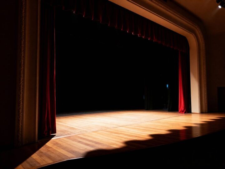 Komediowy rollercoaster: spektakl „Bez hamulców” w Chorzowie bawił do łez!