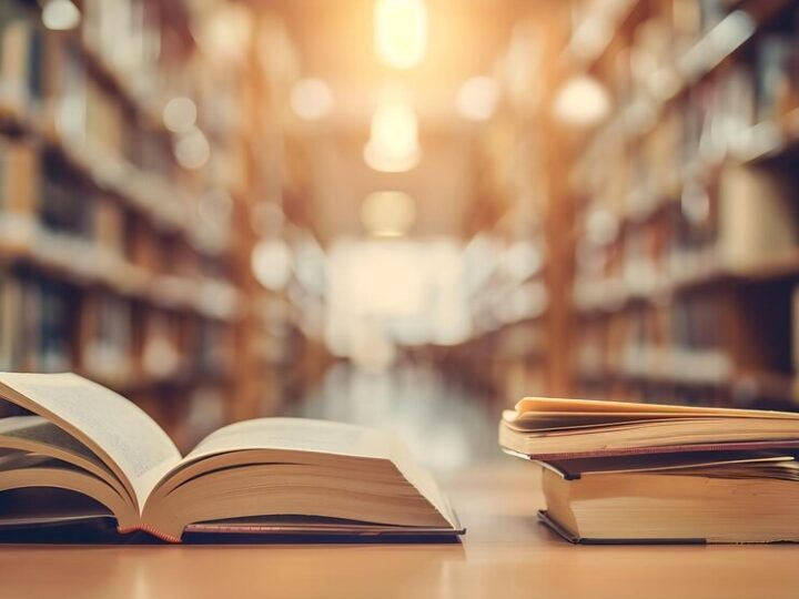 Osiem dekad Miejskiej Biblioteki Publicznej w Piekarach Śląskich: Historia i wspomnienia