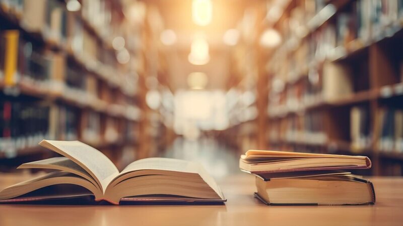 Osiem dekad Miejskiej Biblioteki Publicznej w Piekarach Śląskich: Historia i wspomnienia