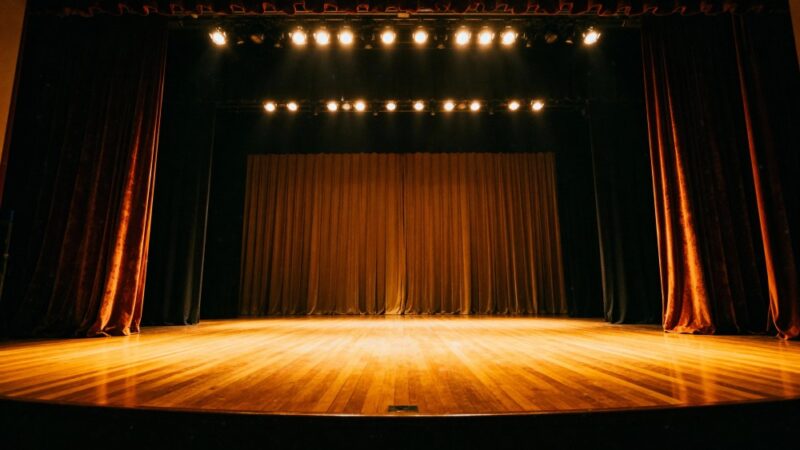DRIFT” w Teatrze ROZBARK: podróż przez mrok ku światłu