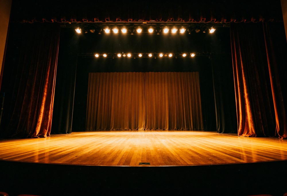 DRIFT” w Teatrze ROZBARK: podróż przez mrok ku światłu