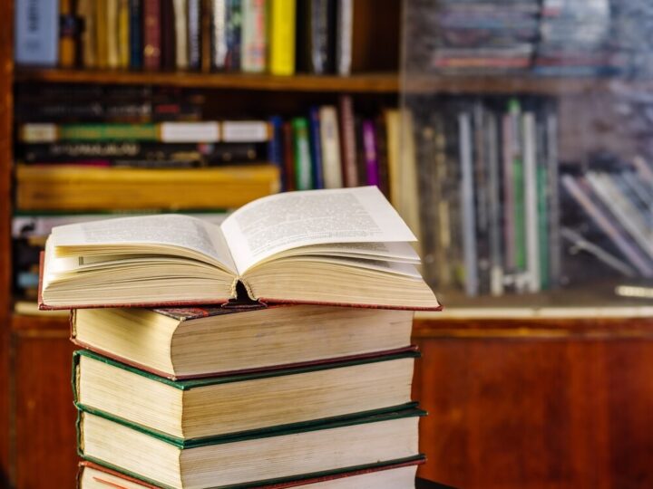 Chorzowska biblioteka z dziećmi świętuje Światowy Dzień Pszczół pełen twórczych przygód