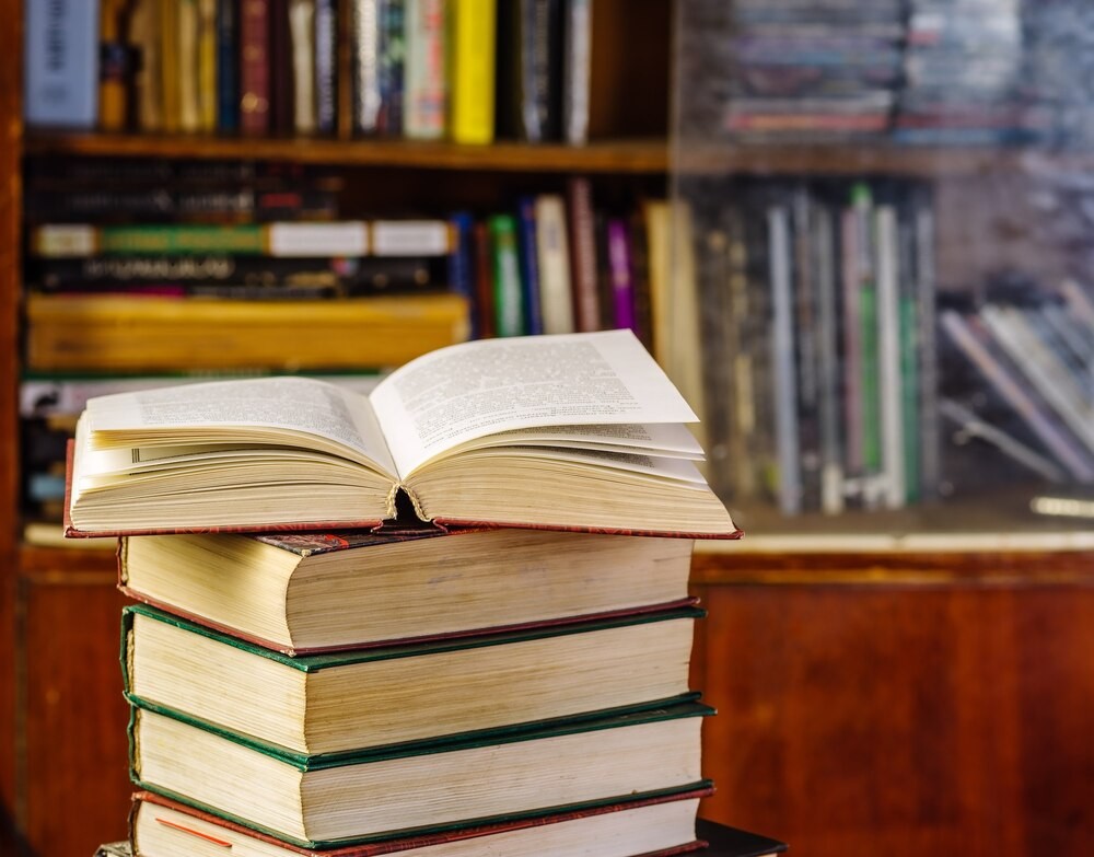 Chorzowska biblioteka z dziećmi świętuje Światowy Dzień Pszczół pełen twórczych przygód