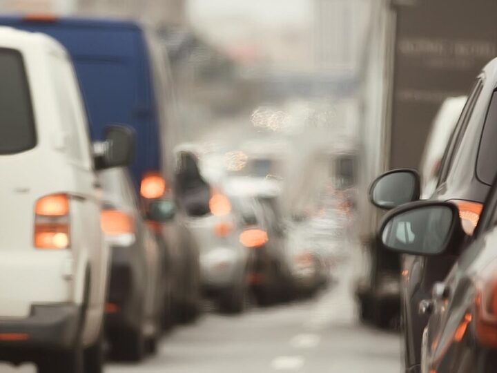 Droga odblokowana, ale kierowcy muszą uważać na trudne warunki w Jaworznie!