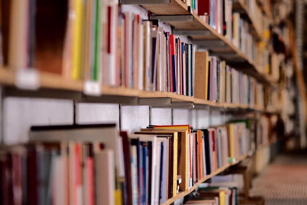 Edmund Niziurski: Ikona literatury dziecięcej, której dzieła wciąż zachwycają