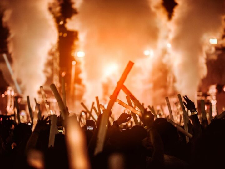 Piekarska Noc Spadających Gwiazd: Odkryj Magię Perseidów i Zaćmienia Słońca!