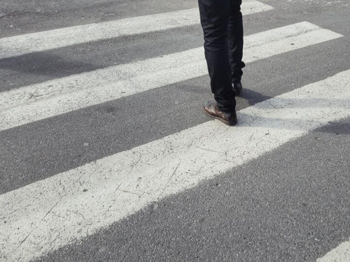 Jak zapewnić dzieciom bezpieczną drogę do szkoły? Praktyczne porady dla rodziców