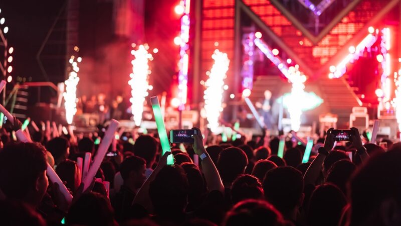 Bluesowy koncert Adama Szewczyka na Scenie pod Schodami!