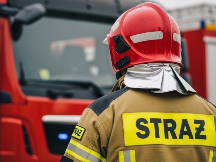 Nowe strażaczki w Chorzowie składają ślubowanie na służbę
