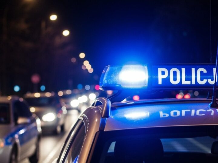 Kierowca Mercedesa z zakazem prowadzenia próbował wręczyć łapówkę policjantom w Zabrzu